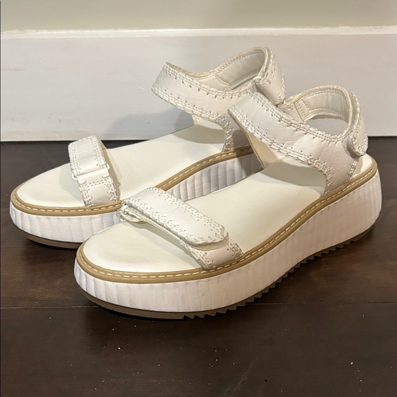 Universal Thread white platform sandal comfy - Picture 2 of 8